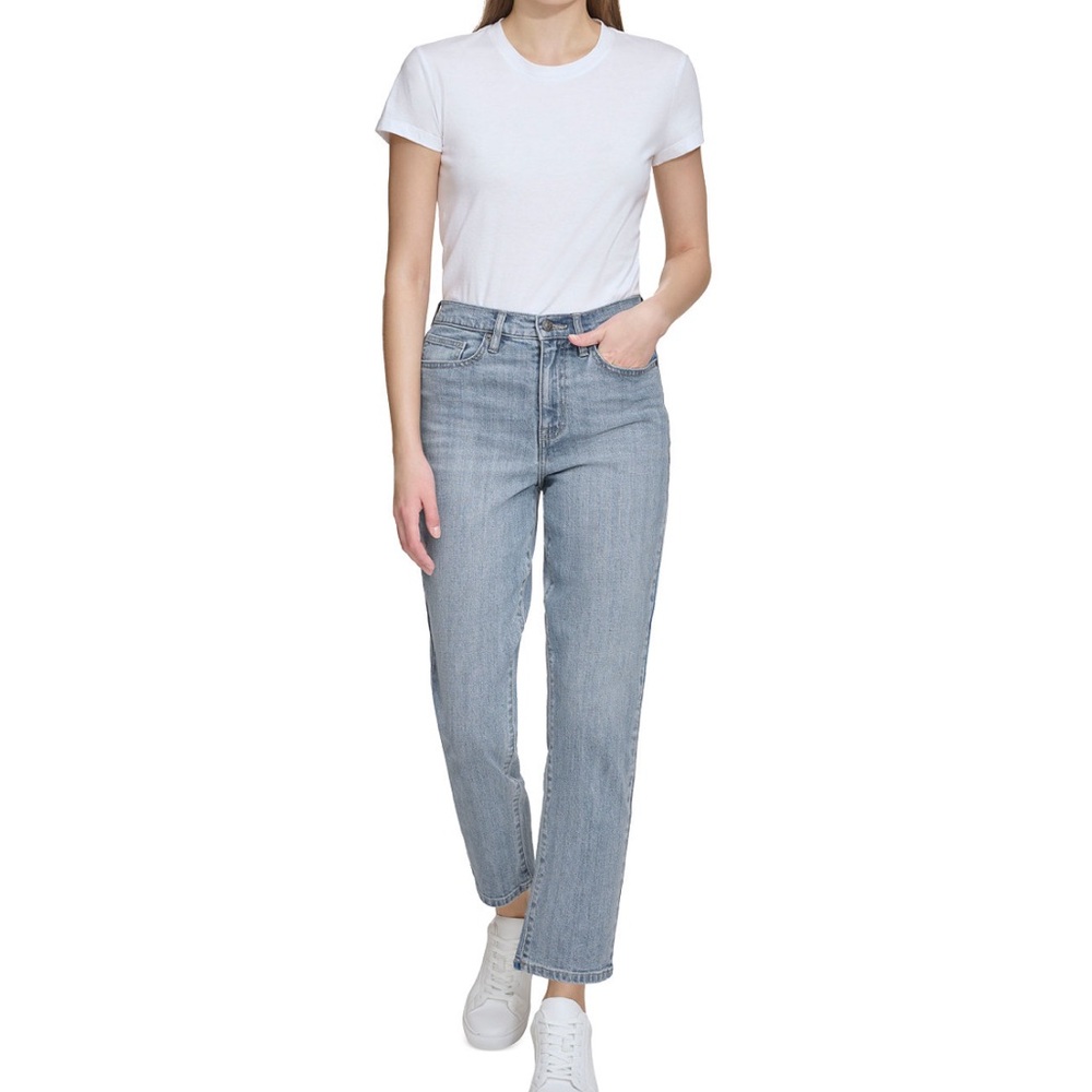DKNY women’s high rise light wash jeans. Size 30/8